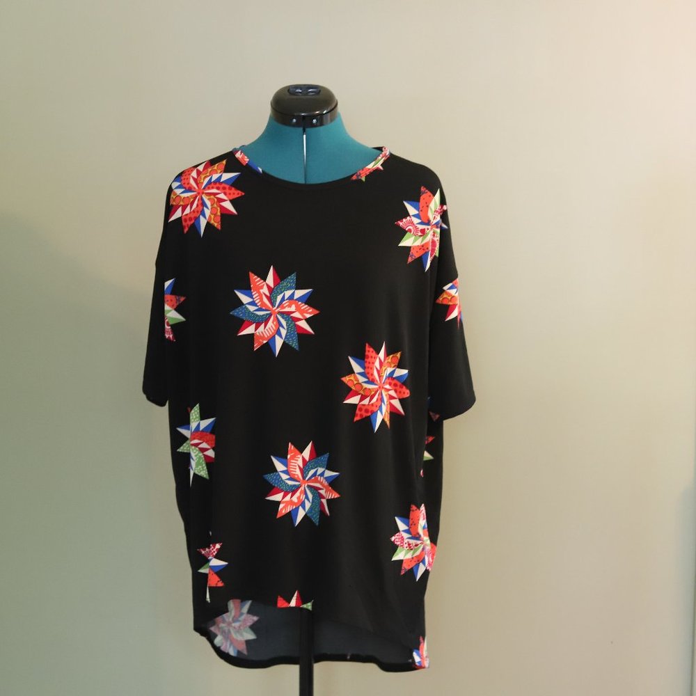 LulaRoe | Pinwheel Irma Tunic